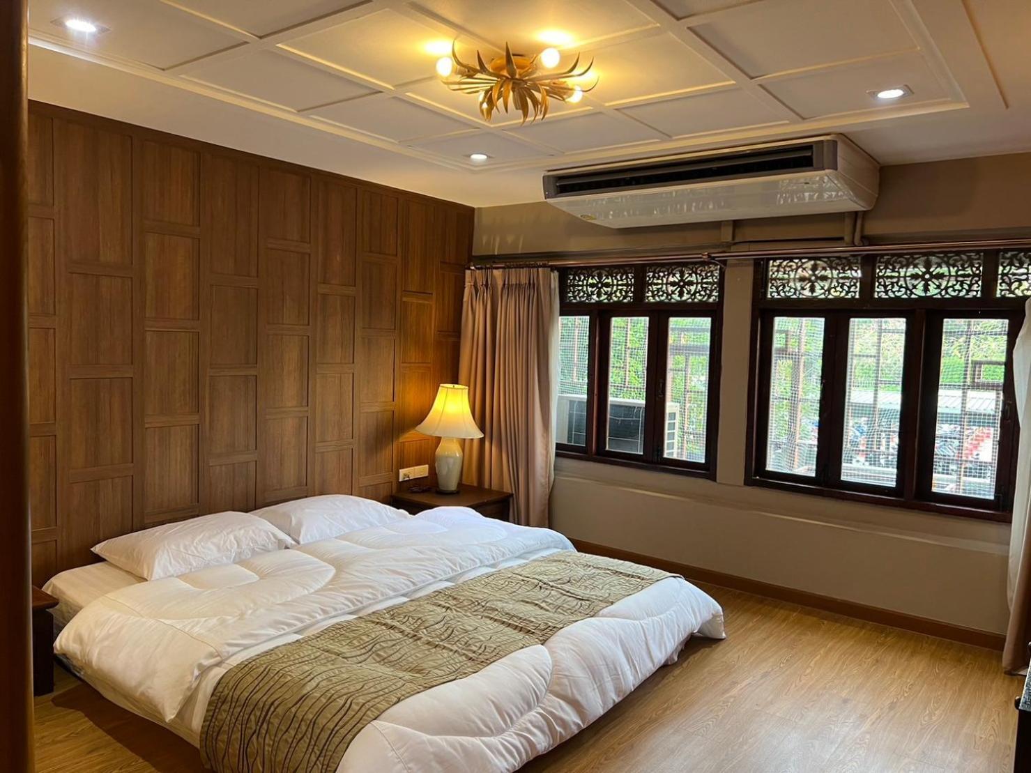 Quinstel Hostel Bangkok Buitenkant foto